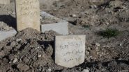 कब्रिस्तान के चक्कर काटते भूकंप पीड़ित